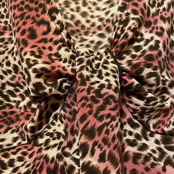 3/$15 Liquidating sale
Leopard Print Sleeveless Top size L
pink brown and white - Picture 3 of 4